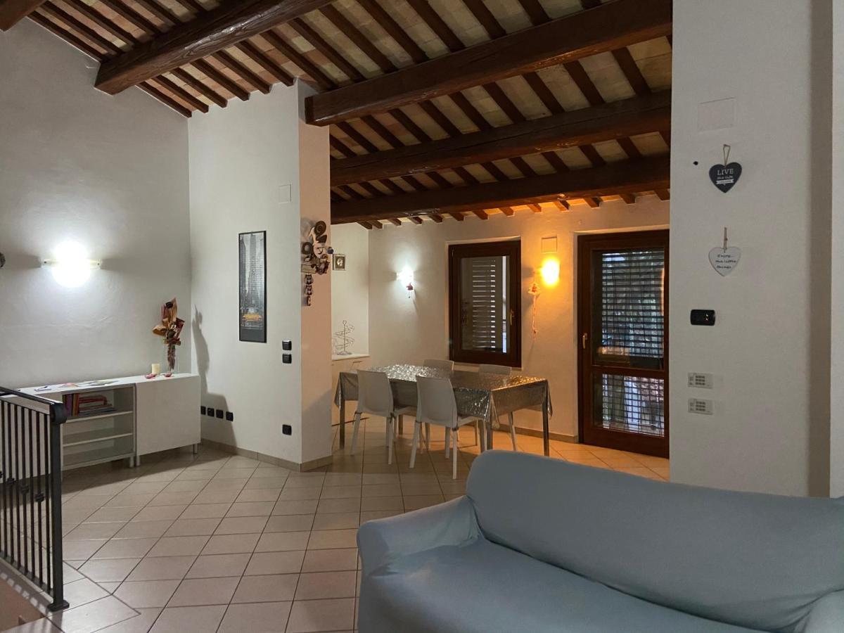 Апартаменты Casa Di Adele Кьяравалле Экстерьер фото