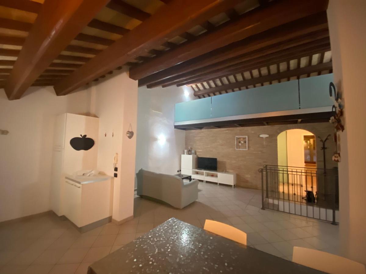 Апартаменты Casa Di Adele Кьяравалле Экстерьер фото